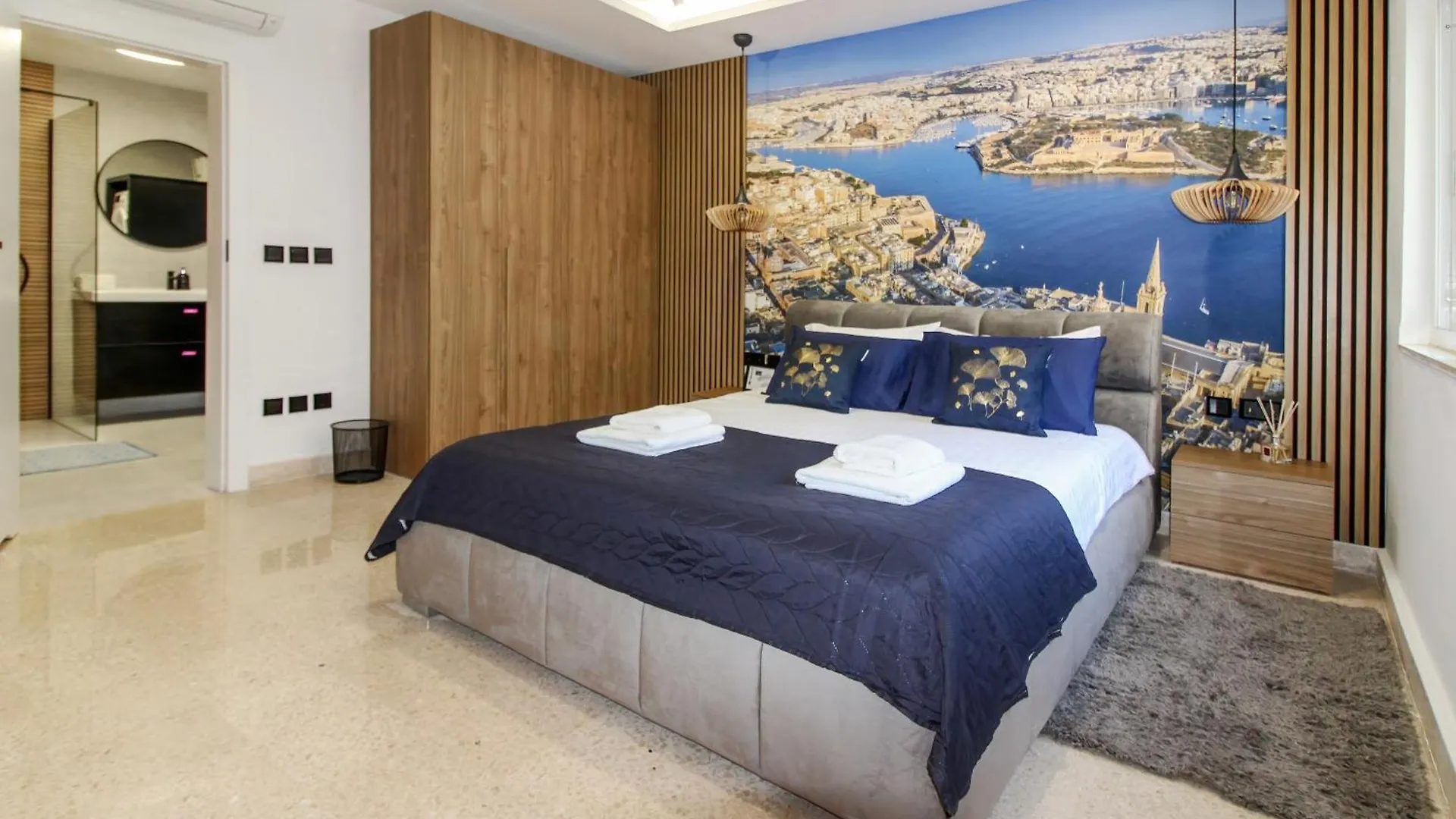 Designer - 60 Seconds To The Beach I Free Parking! Saint Julian's Apartment