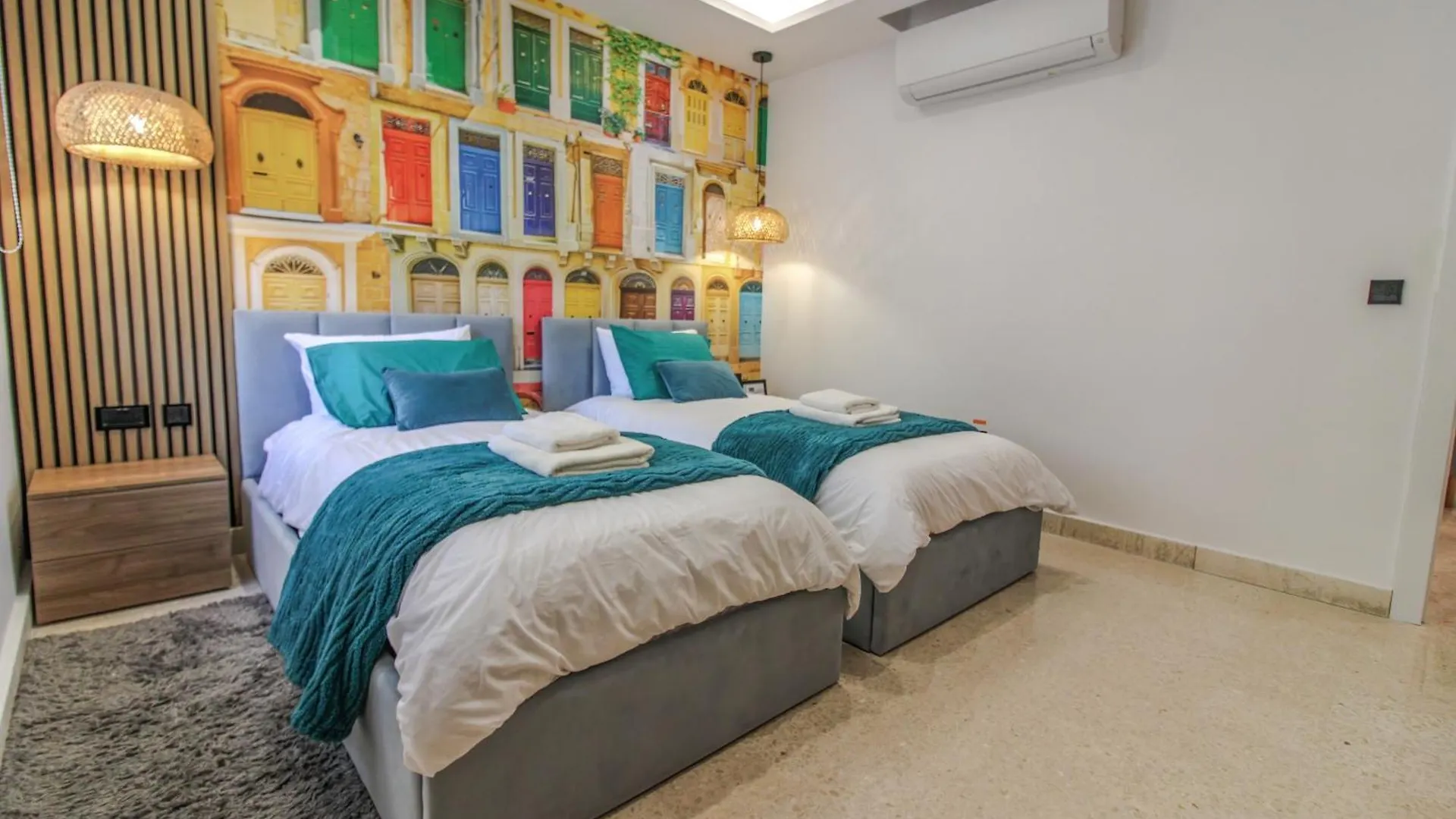 Apartment Designer - 60 Seconds To The Beach I Free Parking! Saint Julian's