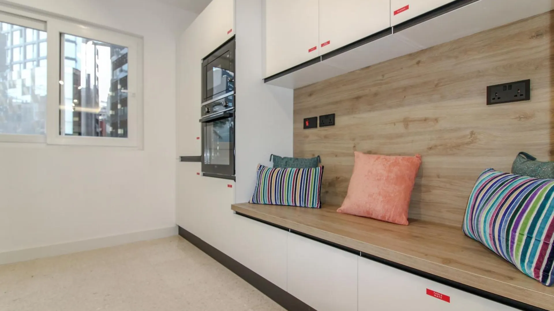 Apartment Designer - 60 Seconds To The Beach I Free Parking! Saint Julian's