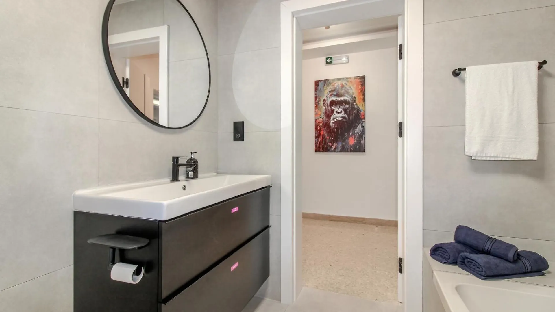 Designer - 60 Seconds To The Beach I Free Parking! Saint Julian's Apartment