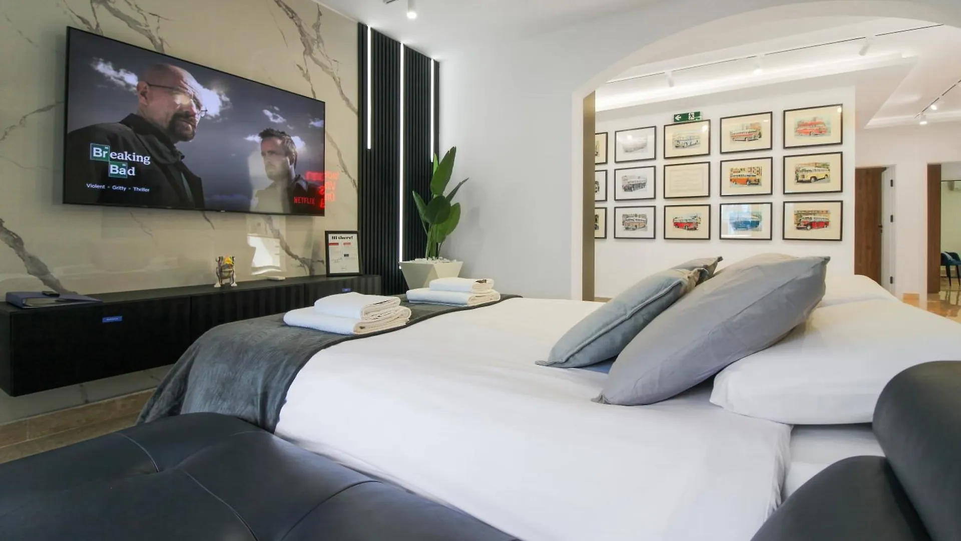 Designer - 60 Seconds To The Beach I Free Parking! Saint Julian's Apartment